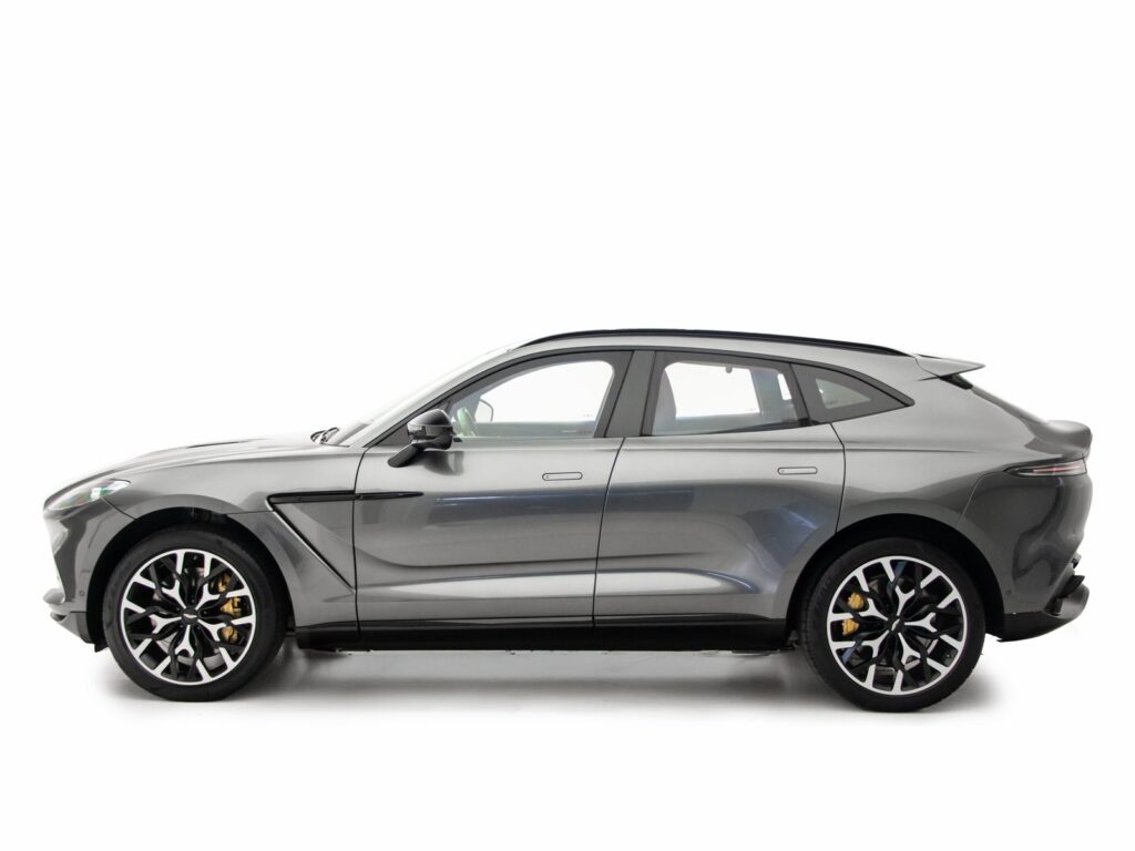 ASTON MARTIN DBX